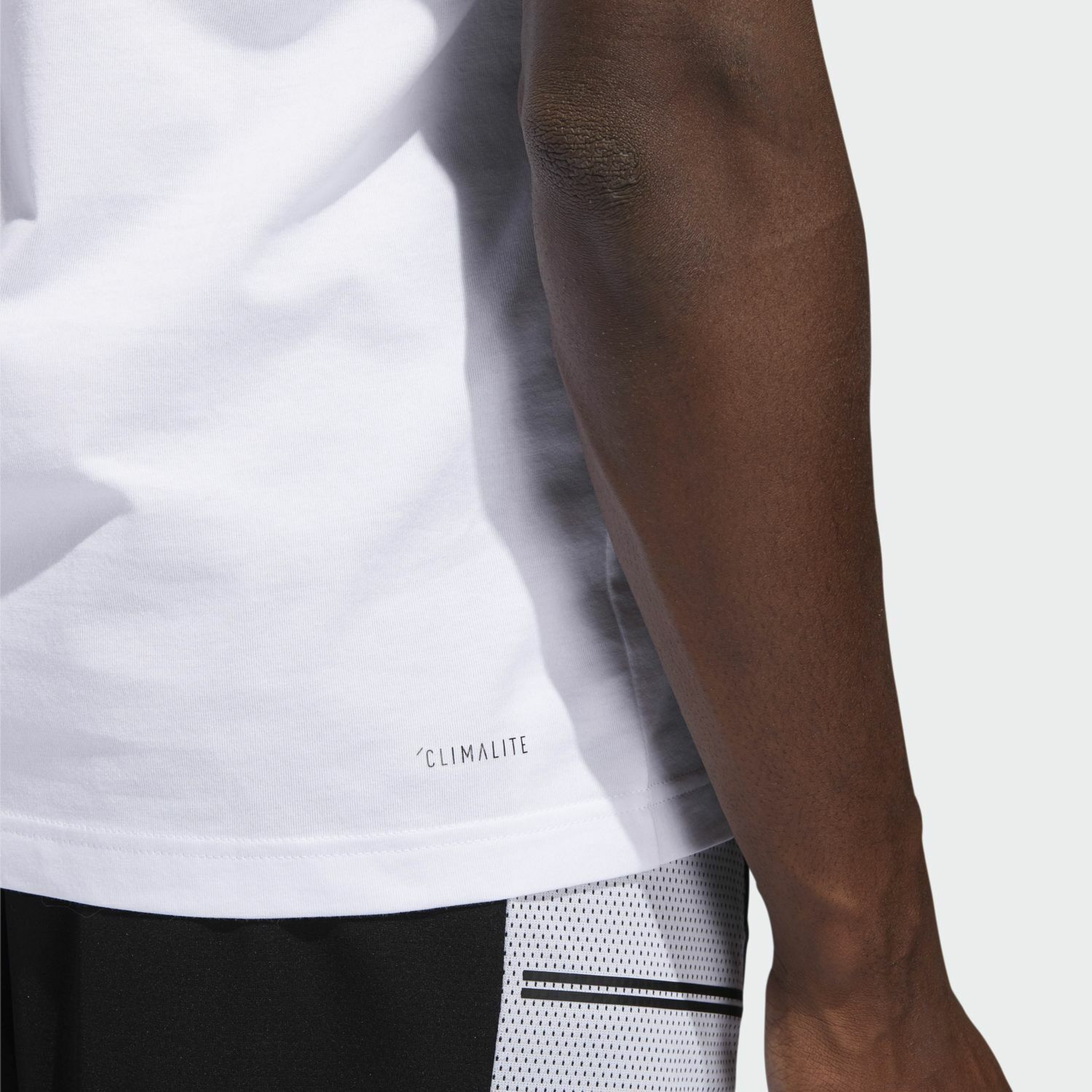 ADIDAS MEN`S HARDEN LOGO GRAPHIC T-SHIRT WHITE